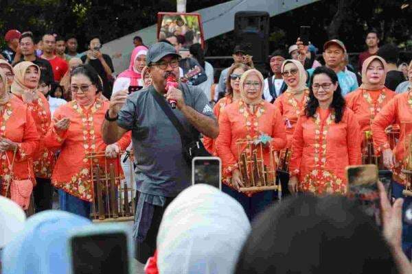 Siapkan 3 Titik Hiburan Seni dan Budaya di CFD, Rano Karno: Buat Warga Bahagia Siapkan 3 Titik Hiburan Seni dan Budaya di CFD, Rano Karno: Buat Warga Bahagia