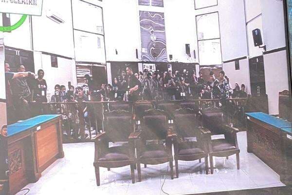 Sidang Nikita Mirzani di Pengadilan Negeri Jakarta Selatan Dibatasi Ketat Sidang Nikita Mirzani di Pengadilan Negeri Jakarta Selatan Dibatasi Ketat