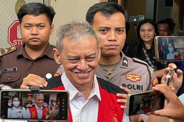 Sidang Pledoi Fariz RM: Akui Pakai Narkoba karena Tekanan Psikis Sidang Pledoi Fariz RM: Akui Pakai Narkoba karena Tekanan Psikis