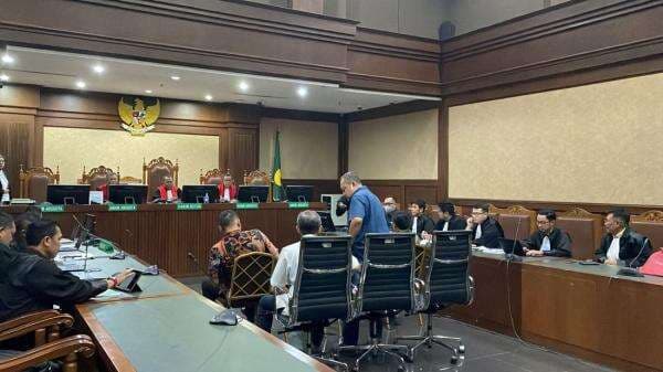 Sidang Pengkondisian Vonis Ronnald Tannur, Ahli: Tak Dissenting Opinion Bukan Berarti Terlibat Suap Sidang Pengkondisian Vonis Ronnald Tannur, Ahli: Tak Dissenting Opinion Bukan Berarti Terlibat Suap