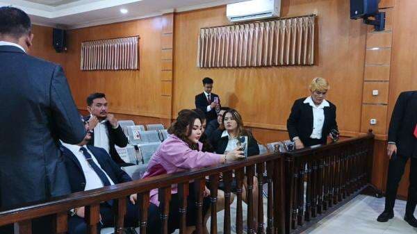 Sidang Perdana Gugatan Perdata Lisa Mariana ke Ridwan Kamil Resmi Digelar Sidang Perdana Gugatan Perdata Lisa Mariana ke Ridwan Kamil Resmi Digelar