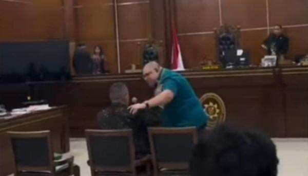 PN Jakut Laporkan Razman dan Firdaus ke Bareskrim Buntut Sidang Ricuh PN Jakut Laporkan Razman dan Firdaus ke Bareskrim Buntut Sidang Ricuh