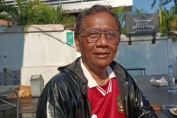 Silfester Matutina Belum juga Dieksekusi, Mahfud MD Lontarkan 2 Pertanyaan ke Kejagung Silfester Matutina Belum juga Dieksekusi, Mahfud MD Lontarkan 2 Pertanyaan ke Kejagung