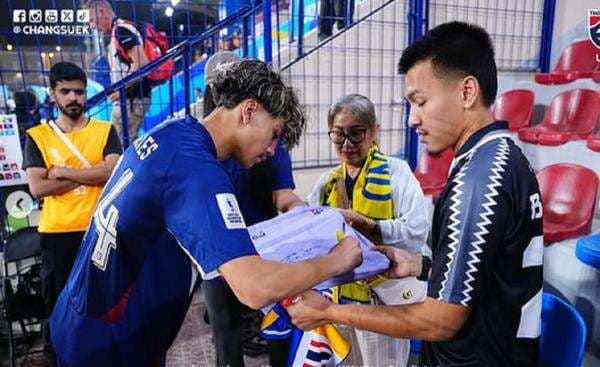 Timnas Thailand U-17 Hancur Lebur di Piala Asia U-17 2025, Pemain Manchester United Disarankan Pindah Negara! Timnas Thailand U-17 Hancur Lebur di Piala Asia U-17 2025, Pemain Manchester United Disarankan Pindah Negara!