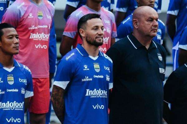 Adu Gaji Marc Klok di Persija Jakarta dengan Persib Bandung, Bak Bumi dan Langit? Adu Gaji Marc Klok di Persija Jakarta dengan Persib Bandung, Bak Bumi dan Langit?