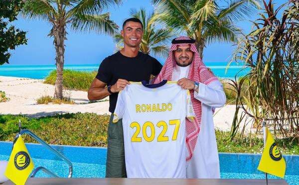 Adu Gaji Terbaru Cristiano Ronaldo dengan Lionel Messi, Bak Langit dan Bumi! Adu Gaji Terbaru Cristiano Ronaldo dengan Lionel Messi, Bak Langit dan Bumi!