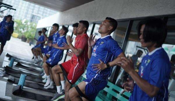 Cara Bojan Hodak Bangun Chemistry Skuad Persib Bandung: Pemain Diizinkan Hangout di Thailand! Cara Bojan Hodak Bangun Chemistry Skuad Persib Bandung: Pemain Diizinkan Hangout di Thailand!