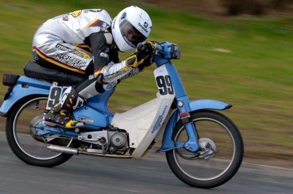 Kisah Unik Scott Redding, Pembalap WSBK yang Pernah Balapan Pakai Motor Bebek Selama 8 Jam Non-stop Kisah Unik Scott Redding, Pembalap WSBK yang Pernah Balapan Pakai Motor Bebek Selama 8 Jam Non-stop