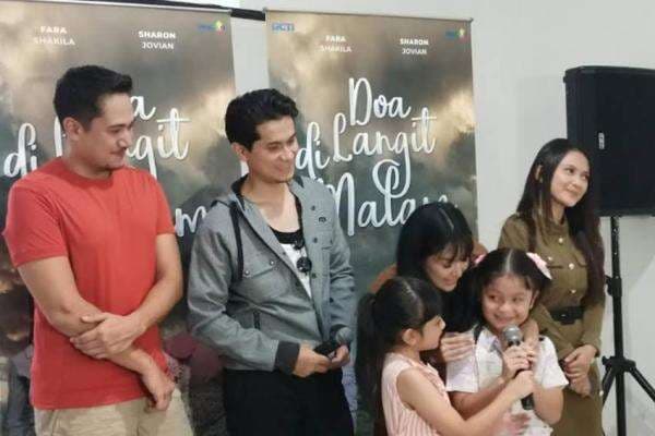 Sinetron 'Doa di Langit Malam' Tayang Perdana Hari Ini, para Pemain dan Kru Gelar Syukuran Sekaligus Nobar Sinetron 'Doa di Langit Malam' Tayang Perdana Hari Ini, para Pemain dan Kru Gelar Syukuran Sekaligus Nobar