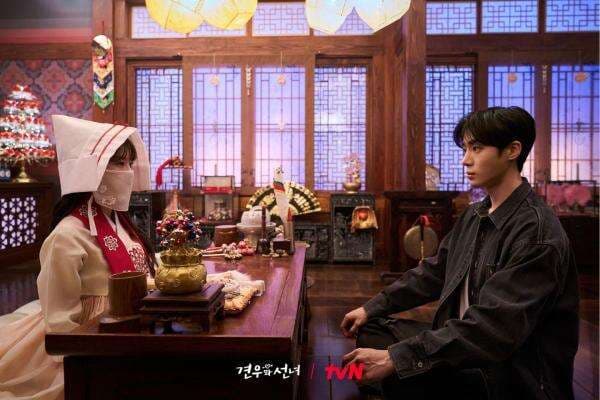 Sinopsis Drama Korea Head Over Heels, Kisah Dukun Gen Z dan Cinta Pertama yang Terkutuk Sinopsis Drama Korea Head Over Heels, Kisah Dukun Gen Z dan Cinta Pertama yang Terkutuk