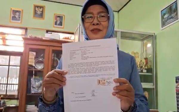 Kata Kepala SD 1 Kenayan Tulungagung soal Siswa Nyawer Biduan saat Perpisahan Kata Kepala SD 1 Kenayan Tulungagung soal Siswa Nyawer Biduan saat Perpisahan