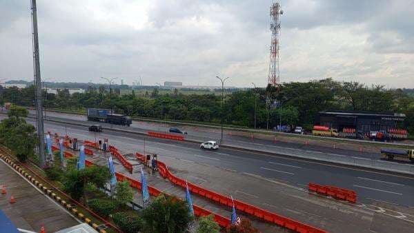 Hari Pertama WFA ASN, Arus Mudik di Gerbang Tol Cikatama Masih Sepi Hari Pertama WFA ASN, Arus Mudik di Gerbang Tol Cikatama Masih Sepi