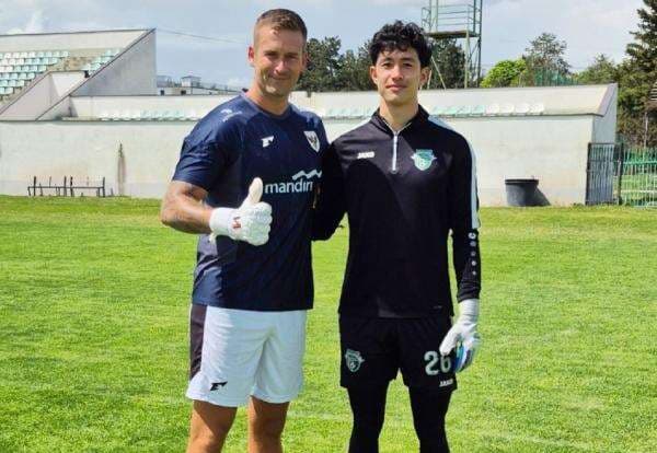 Cyrus Margono Dipantau Langsung Pelatih Kiper Timnas Indonesia, Ernando Ari Resmi Terpental dari Skuad Garuda? Cyrus Margono Dipantau Langsung Pelatih Kiper Timnas Indonesia, Ernando Ari Resmi Terpental dari Skuad Garuda?