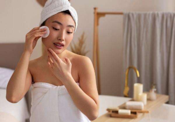 Kenapa Vitamin C Tidak Boleh Digabung dengan Kandungan AHA/BHA? Kenapa Vitamin C Tidak Boleh Digabung dengan Kandungan AHA/BHA?