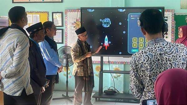 Pemerintah Mulai Program Smart Board, Bakal Diterapkan di 18 Ribu Sekolah Pemerintah Mulai Program Smart Board, Bakal Diterapkan di 18 Ribu Sekolah