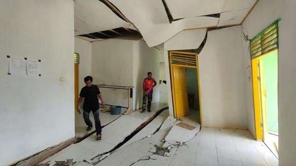 Memprihatinkan, Gedung Asrama SMK Negeri di Mamasa Nyaris Ambruk akibat Tanah Bergerak Memprihatinkan, Gedung Asrama SMK Negeri di Mamasa Nyaris Ambruk akibat Tanah Bergerak