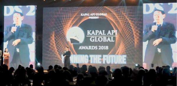 Kisah Sukses Soedomo Mergonoto, dari Kernet Bemo hingga Dirikan Kapal Api Kisah Sukses Soedomo Mergonoto, dari Kernet Bemo hingga Dirikan Kapal Api