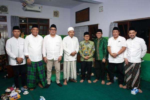 Sowan ke Kiai Tapal Kuda, Cak Imin Sebut Iman Sukri Bakal Pimpin DPW PKB Bali Sowan ke Kiai Tapal Kuda, Cak Imin Sebut Iman Sukri Bakal Pimpin DPW PKB Bali