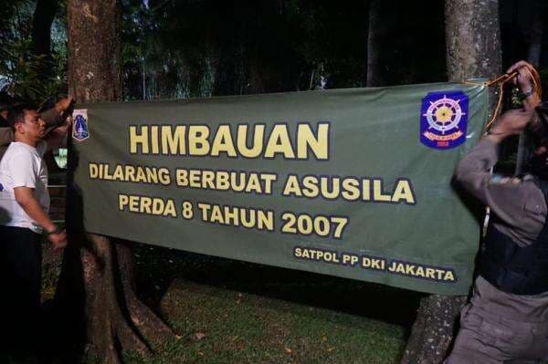 Viral Taman Langsat Disebut Jadi Tempat Mesum, Spanduk Larangan Asusila Dipasang Viral Taman Langsat Disebut Jadi Tempat Mesum, Spanduk Larangan Asusila Dipasang