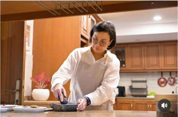 Sri Mulyani Masak Sambal Tempe Jadi Penenang Saraf, Intip Buku Masakan Karya Didit Prabowo Sri Mulyani Masak Sambal Tempe Jadi Penenang Saraf, Intip Buku Masakan Karya Didit Prabowo