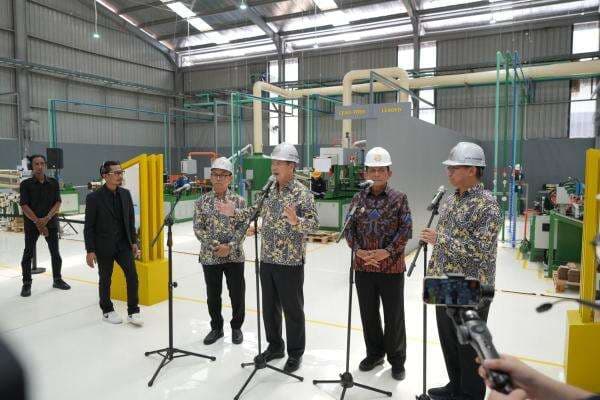 STANIA Resmikan Pabrik Solder Ramah Lingkungan Pertama di Indonesia STANIA Resmikan Pabrik Solder Ramah Lingkungan Pertama di Indonesia