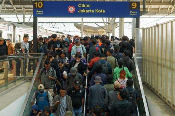KRL Anjlok di Stasiun Jakarta Kota, Perjalanan dari Bogor Hanya Sampai Jayakarta KRL Anjlok di Stasiun Jakarta Kota, Perjalanan dari Bogor Hanya Sampai Jayakarta