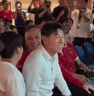 STY Nobar Timnas Indonesia vs Bahrain, Ikut Girang Rayakan Gol Ole Romeny STY Nobar Timnas Indonesia vs Bahrain, Ikut Girang Rayakan Gol Ole Romeny