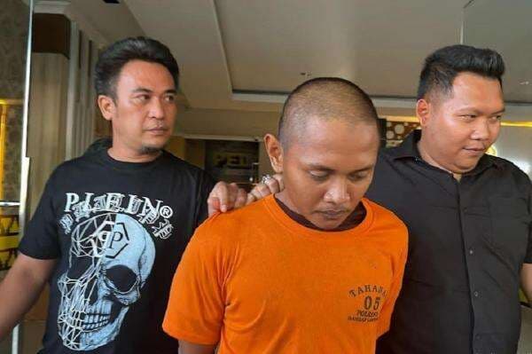 Terpengaruh Film Porno, Pria di Bandar Lampung Perkosa Sepupu di Samping Istri saat Tidur Terpengaruh Film Porno, Pria di Bandar Lampung Perkosa Sepupu di Samping Istri saat Tidur