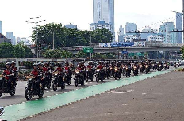 Suasana Depan Gedung DPR Jelang Pengesahan RUU TNI di Tengah Penolakan Publik Suasana Depan Gedung DPR Jelang Pengesahan RUU TNI di Tengah Penolakan Publik
