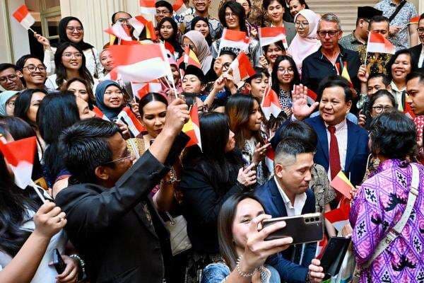 Suasana Hangat dan Penuh Keakraban Prabowo Bersama Diaspora di Belgia Suasana Hangat dan Penuh Keakraban Prabowo Bersama Diaspora di Belgia