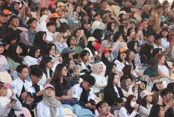 Suasana Meriah Penonton Nikmati Latihan Bebas Formula E Jakarta Suasana Meriah Penonton Nikmati Latihan Bebas Formula E Jakarta