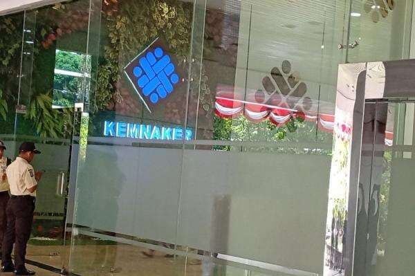 Suasana Kantor Kemnaker usai Wamen Noel Ebenezer Terjaring OTT KPK Suasana Kantor Kemnaker usai Wamen Noel Ebenezer Terjaring OTT KPK