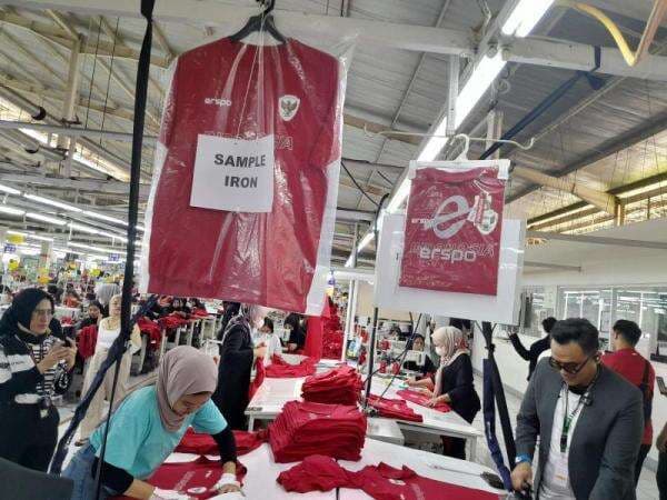 Siap-Siap! Puluhan Ribu Jersey Timnas Indonesia Siap Dipasarkan Siap-Siap! Puluhan Ribu Jersey Timnas Indonesia Siap Dipasarkan