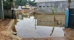Sudah 4 Bulan, Jalan Penghubung Kampung Bulak Barat-Pasir Putih Depok Terendam Banjir