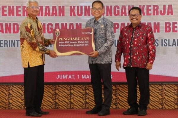 Sukses Terapkan ETPD 100, Pemkab Ngawi Dapat Penghargaan dari Bank Jatim
