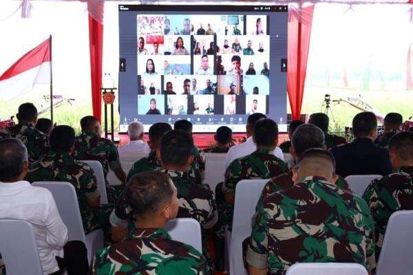 Sukseskan Program MBG, Panglima TNI Berikan Bantuan Beras 40 Ton kepada SPPG Sumut Sukseskan Program MBG, Panglima TNI Berikan Bantuan Beras 40 Ton kepada SPPG Sumut