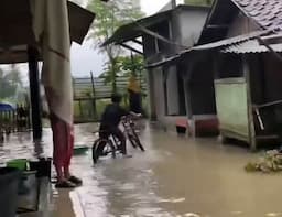 Sungai Cisimeut Meluap, Puluhan Rumah di Lebak Terendam Banjir