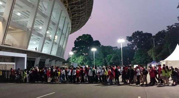 Lebih Ramai, Suporter Mulai Padati SUGBK Jelang Timnas Indonesia U-23 vs Filipina di Piala AFF U-23 2025 Lebih Ramai, Suporter Mulai Padati SUGBK Jelang Timnas Indonesia U-23 vs Filipina di Piala AFF U-23 2025