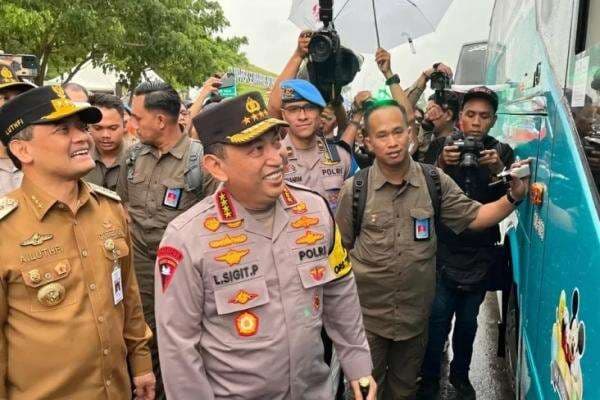 Survei Indikator Politik: Masyarakat Puas Penyelenggaraan Mudik Lebaran 2025 hingga Operasi Ketupat Polri Survei Indikator Politik: Masyarakat Puas Penyelenggaraan Mudik Lebaran 2025 hingga Operasi Ketupat Polri