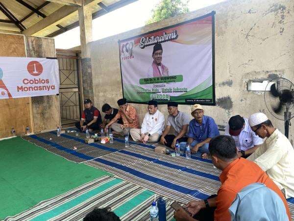 Suswono Sambangi Pondok Bambu, Emak-Emak: Insya Allah Satu Putaran Suswono Sambangi Pondok Bambu, Emak-Emak: Insya Allah Satu Putaran