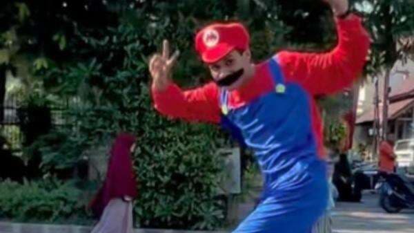 Bergaya Unik dan Mahir Sepatu Roda, Syarif Yosee Buktikan Hobi Bisa Jadi Inspirasi Bergaya Unik dan Mahir Sepatu Roda, Syarif Yosee Buktikan Hobi Bisa Jadi Inspirasi