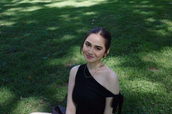 Potret Syifa Hadju Ngemper di Central Park New York, Bening Banget! Potret Syifa Hadju Ngemper di Central Park New York, Bening Banget!