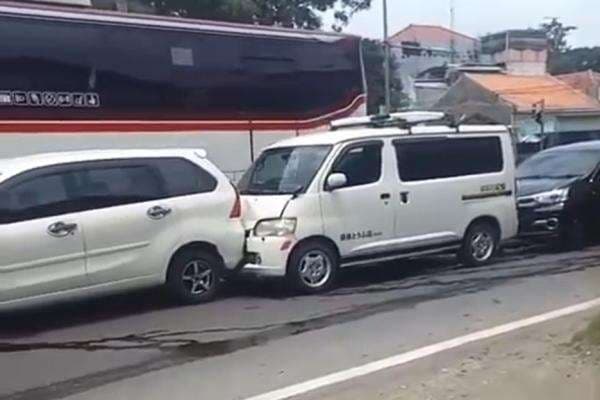 Tabrakan Beruntun Libatkan 5 Kendaraan di Arteri Pantura Indramayu Tabrakan Beruntun Libatkan 5 Kendaraan di Arteri Pantura Indramayu