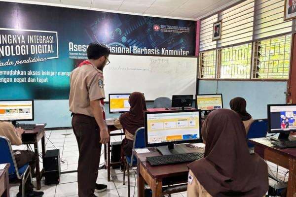 Tahun Ajaran Baru 2025, Kemendikdasmen Tegaskan Kurikulum Merdeka dan K13 Tetap Berlaku Tahun Ajaran Baru 2025, Kemendikdasmen Tegaskan Kurikulum Merdeka dan K13 Tetap Berlaku