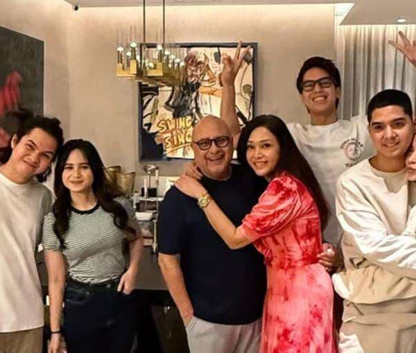 Tak Gubris Sindiran Ahmad Dhani, Maia Pamer Momen Kumpul dengan Anak dan Menantu Tak Gubris Sindiran Ahmad Dhani, Maia Pamer Momen Kumpul dengan Anak dan Menantu