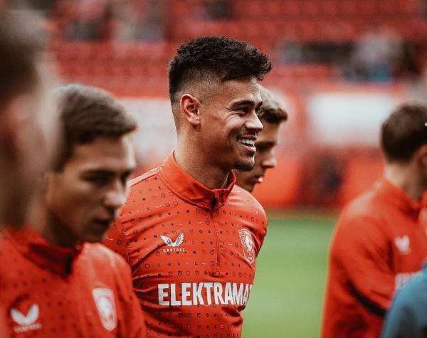 Tampil Gahar Bersama FC Twente, Mees Hilgers Masuk Nomonasi Bek Tengah Terbaik Liga Belanda 2024-2025 Tampil Gahar Bersama FC Twente, Mees Hilgers Masuk Nomonasi Bek Tengah Terbaik Liga Belanda 2024-2025