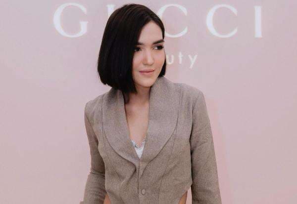 Tampilan Cantik Kiku Istri Ge Pamungkas, Pakai Blazer Unik nan Keren Tampilan Cantik Kiku Istri Ge Pamungkas, Pakai Blazer Unik nan Keren