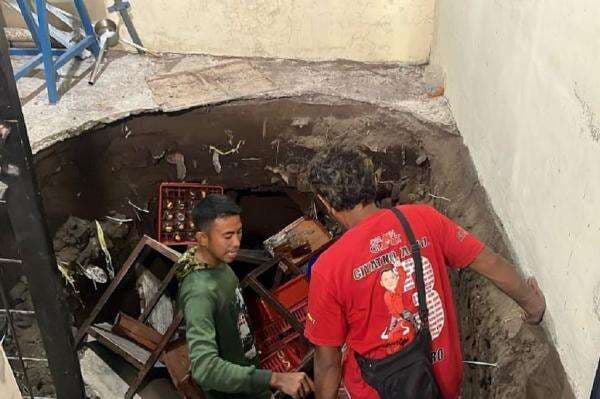 Tanah Ambles di Gedung Serbaguna saat Acara Posyandu, 2 Warga Solo Luka-luka Tanah Ambles di Gedung Serbaguna saat Acara Posyandu, 2 Warga Solo Luka-luka