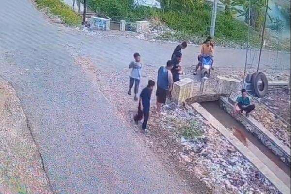 Tangan Seorang Bocah di Jombang Luka Parah Akibat Ledakan Petasan Tangan Seorang Bocah di Jombang Luka Parah Akibat Ledakan Petasan