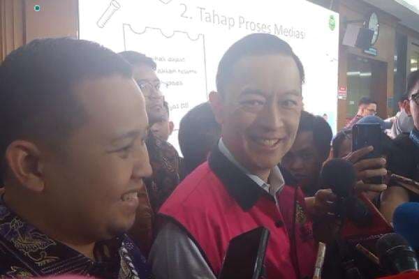 Tanggapi Replik Jaksa, Tom Lembong Ibaratkan Korek Api dan Korek Telinga di Pesawat Tanggapi Replik Jaksa, Tom Lembong Ibaratkan Korek Api dan Korek Telinga di Pesawat